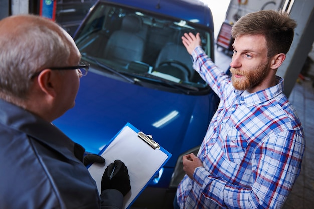 Jak otworzyć firmę przewozową i odnieść sukces w branży transportowej?