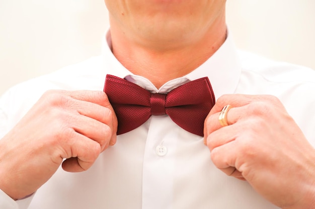 Ile kosztuje muszka – od czego zależy cena tego eleganckiego dodatku?