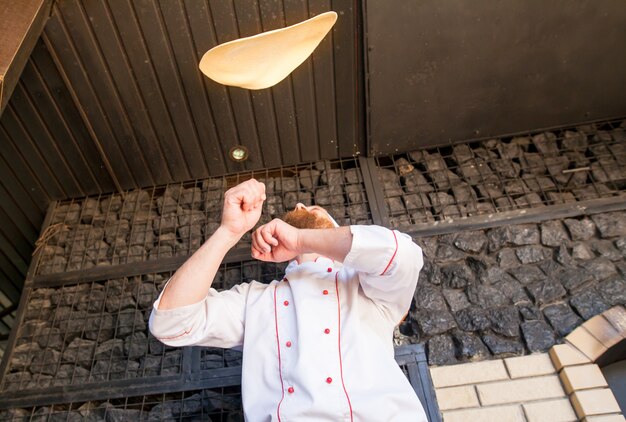 Jak stworzyć nastrojowe oświetlenie altany ogrodowej?