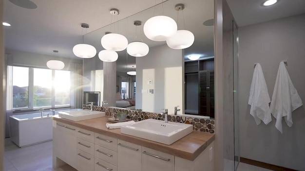 Jak dobrać lampę sufitową do łazienki?