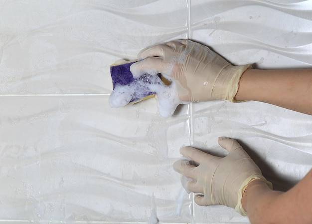 Jak usunąć fugę z gresu bez uszkadzania powierzchni?